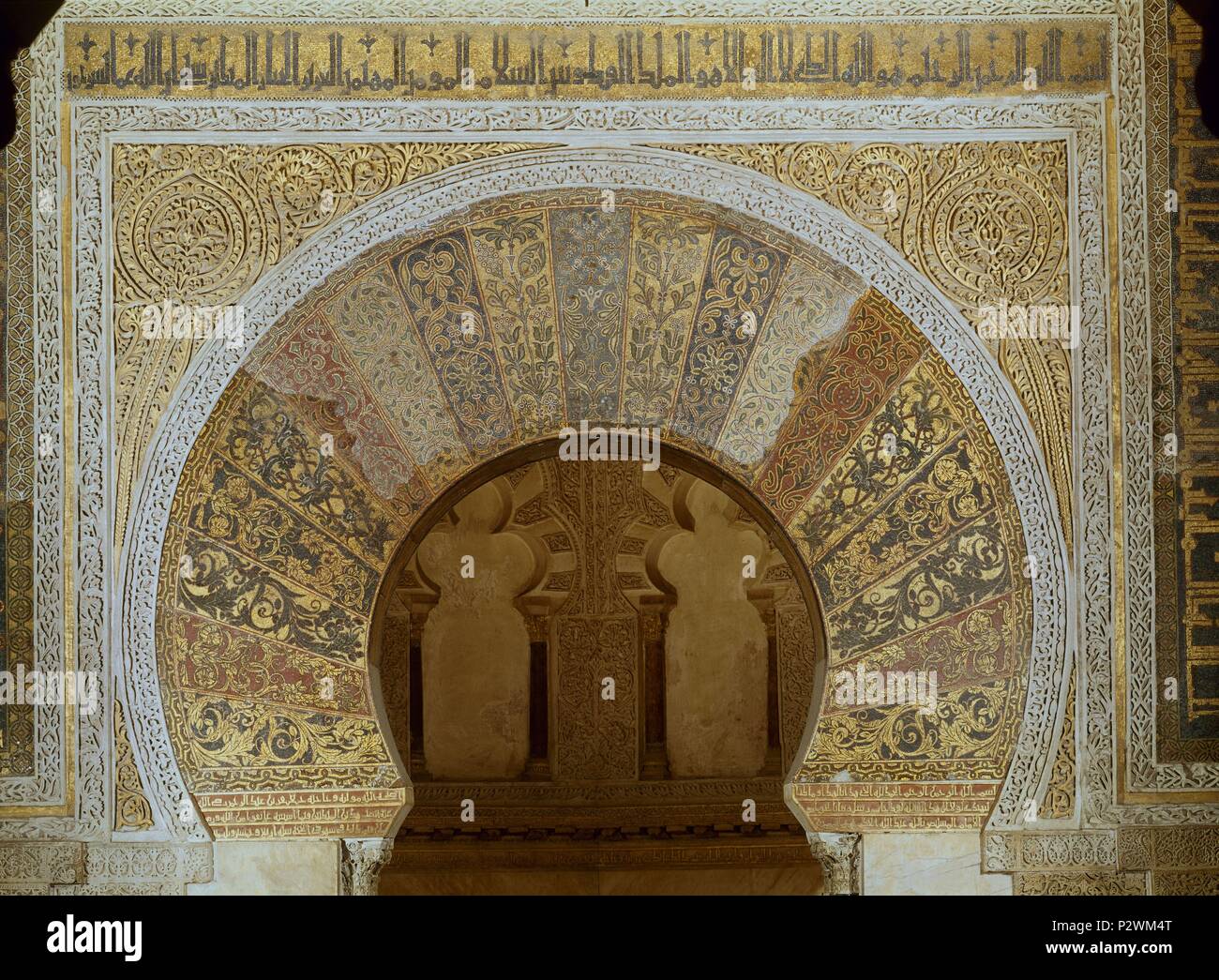 FRENTE DEL MIHRAB - ARCO DE HERRADURA CON MOSAICOS - DECORACION VEGETAL ...