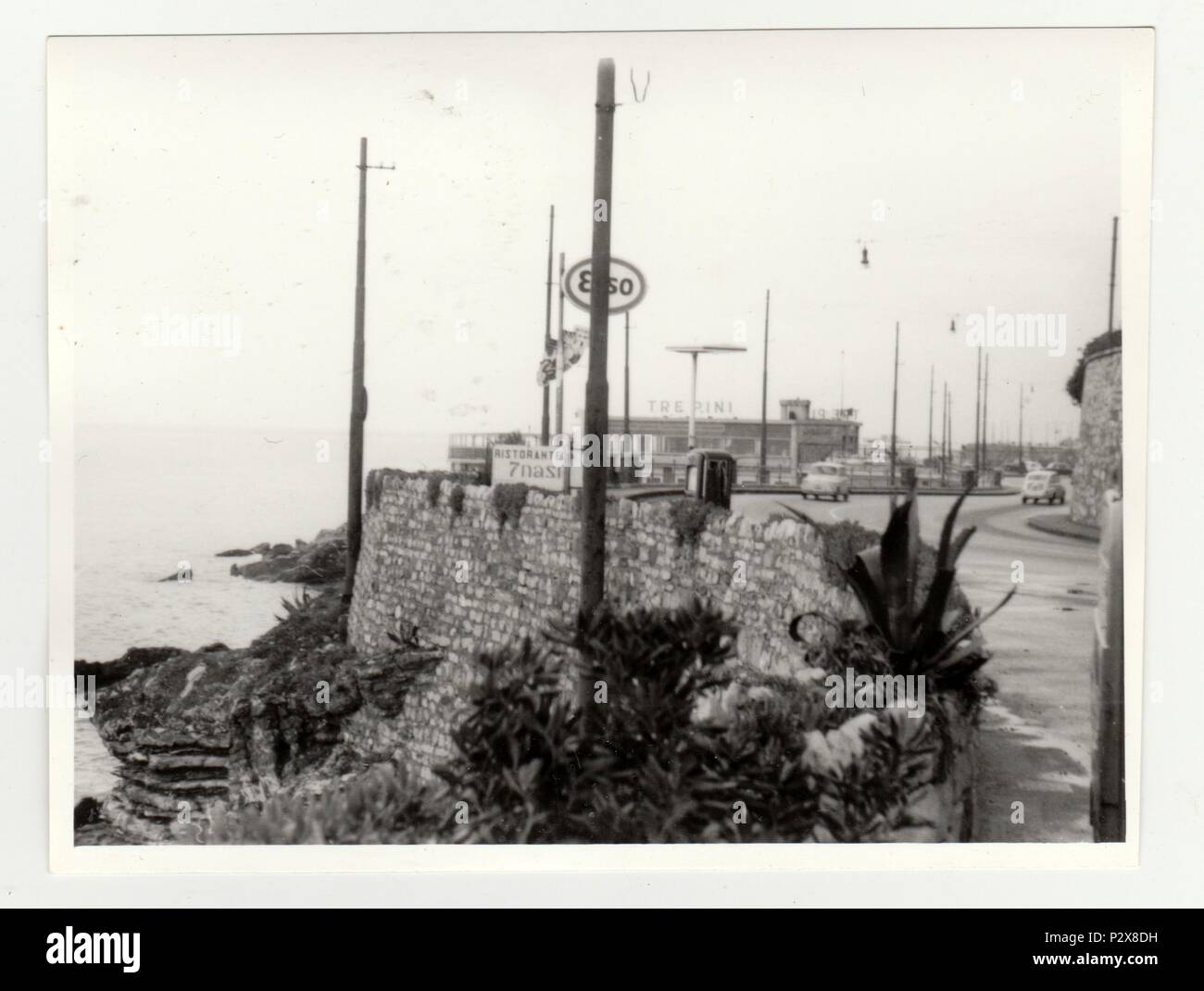 Beach scene 1970s hi-res stock photography and images - Alamy