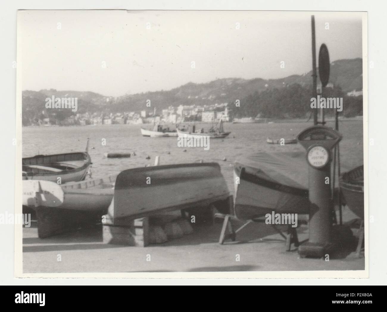 Beach scene 1970s hi-res stock photography and images - Alamy