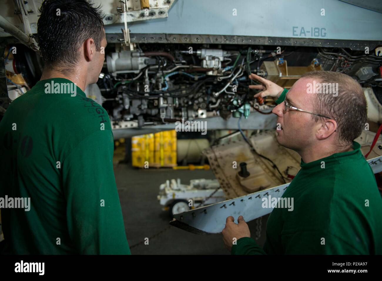 160807NWC455038 ARABIAN GULF (Aug. 7, 2016) Aviation Electronics