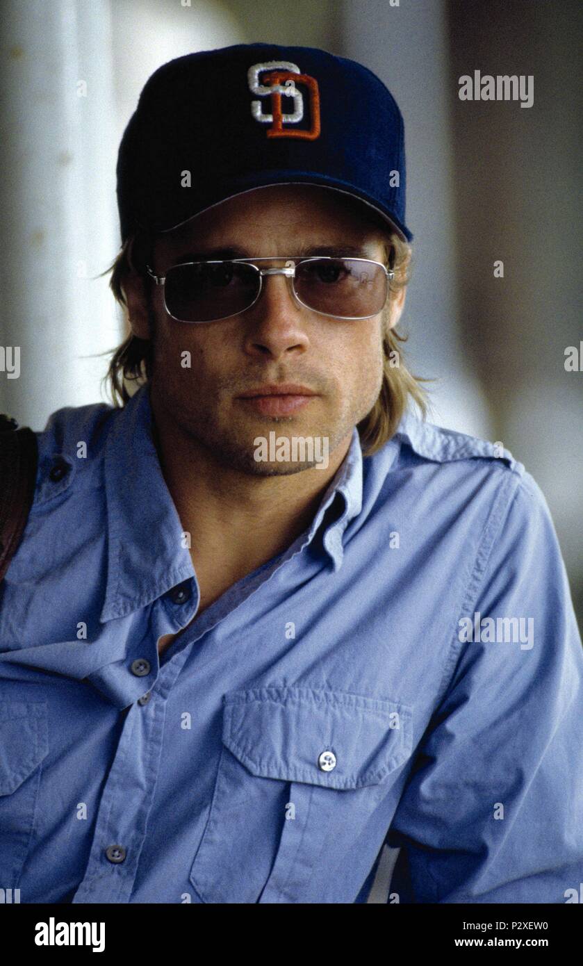 Original Film Title: SPY GAME. English Title: SPY GAME. Film Director: TONY  SCOTT. Year: 2001. Stars: BRAD PITT. Credit: UNIVERSAL STUDIOS / Album  Stock Photo - Alamy