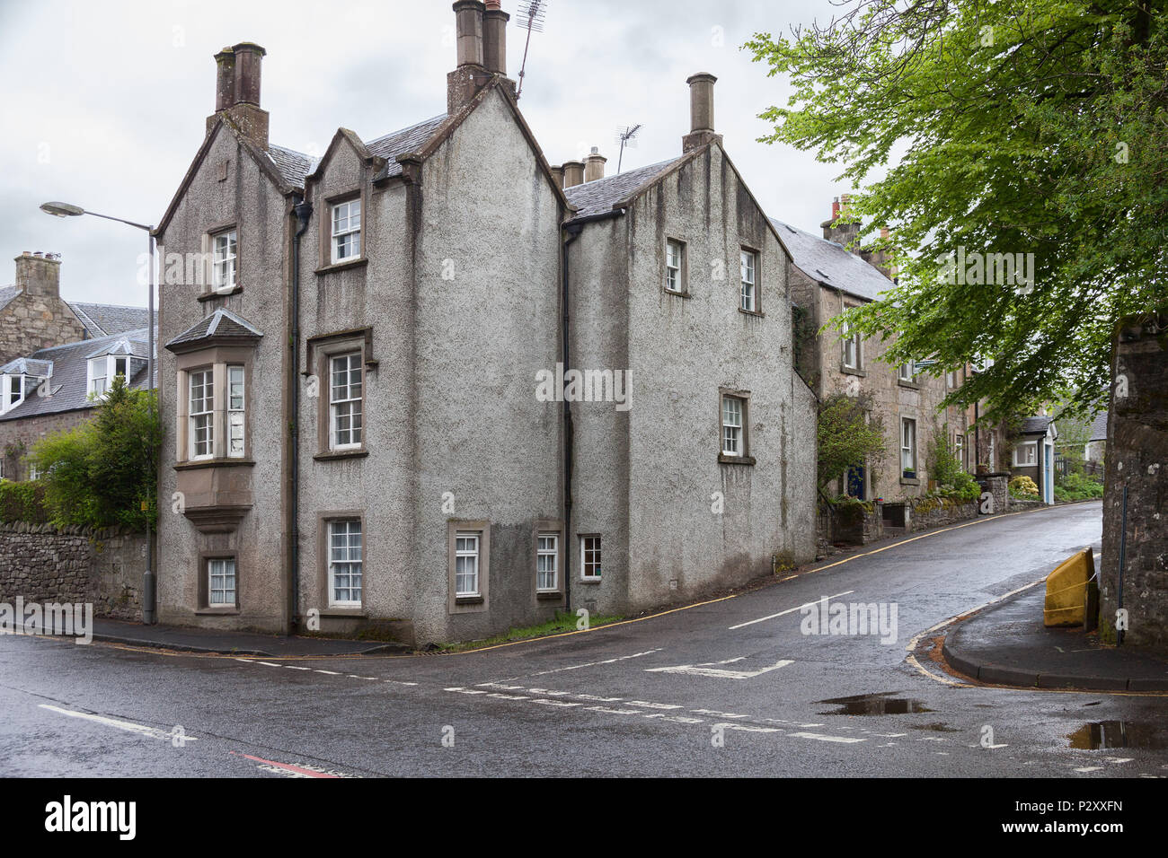 Traditional scottish country town houses hires stock photography and