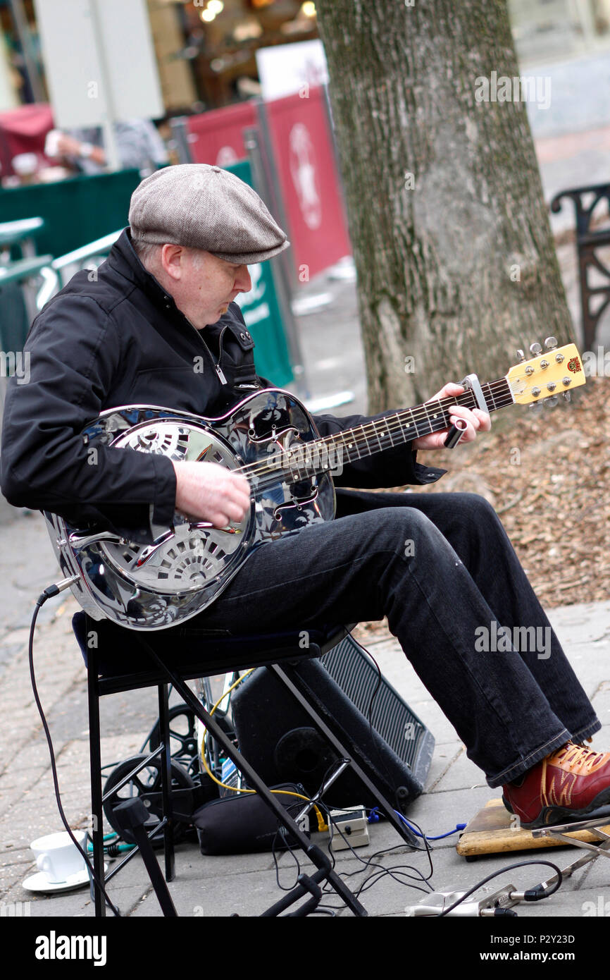 Biscuit on sale tin guitar