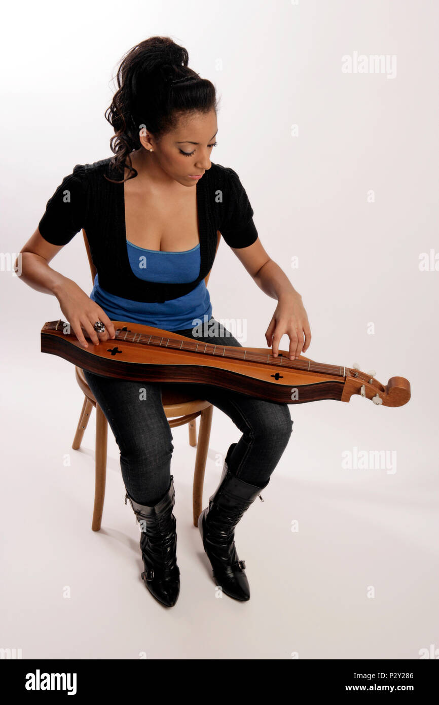 Young woman playing the 4 string Appalachian or mountain dulcimer Stock Photo
