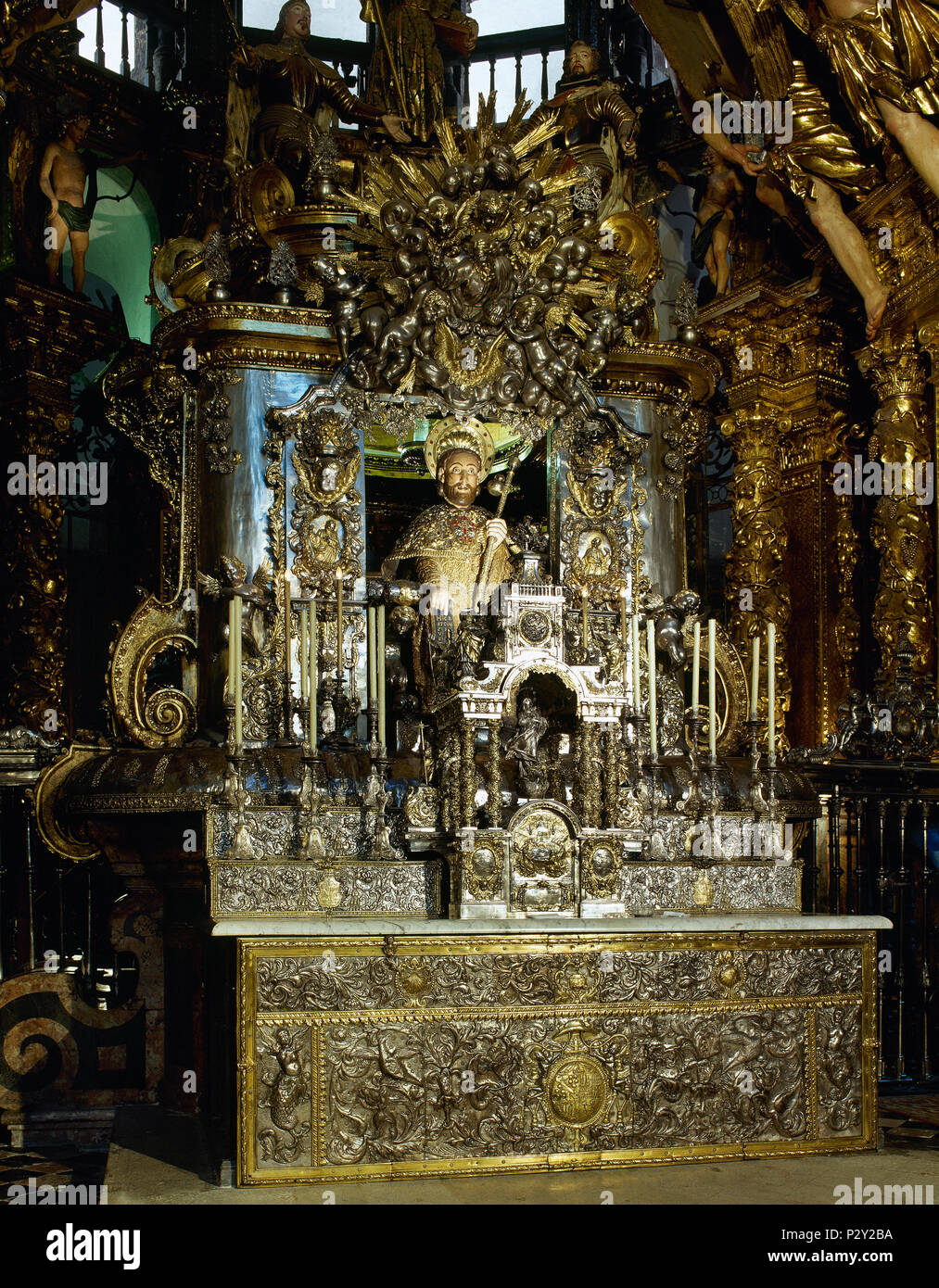 Main altar of the Cathedral of Santiago de Compostela. A bejeweled medieval stone statue of St. James (12th century). Remodeled, sitting on a silver chair and covered by a silver enclosure. Santiago de Compostela Cathedral. Santiago de Compostela, Province of La Coruña, Galicia, Spain. Stock Photo