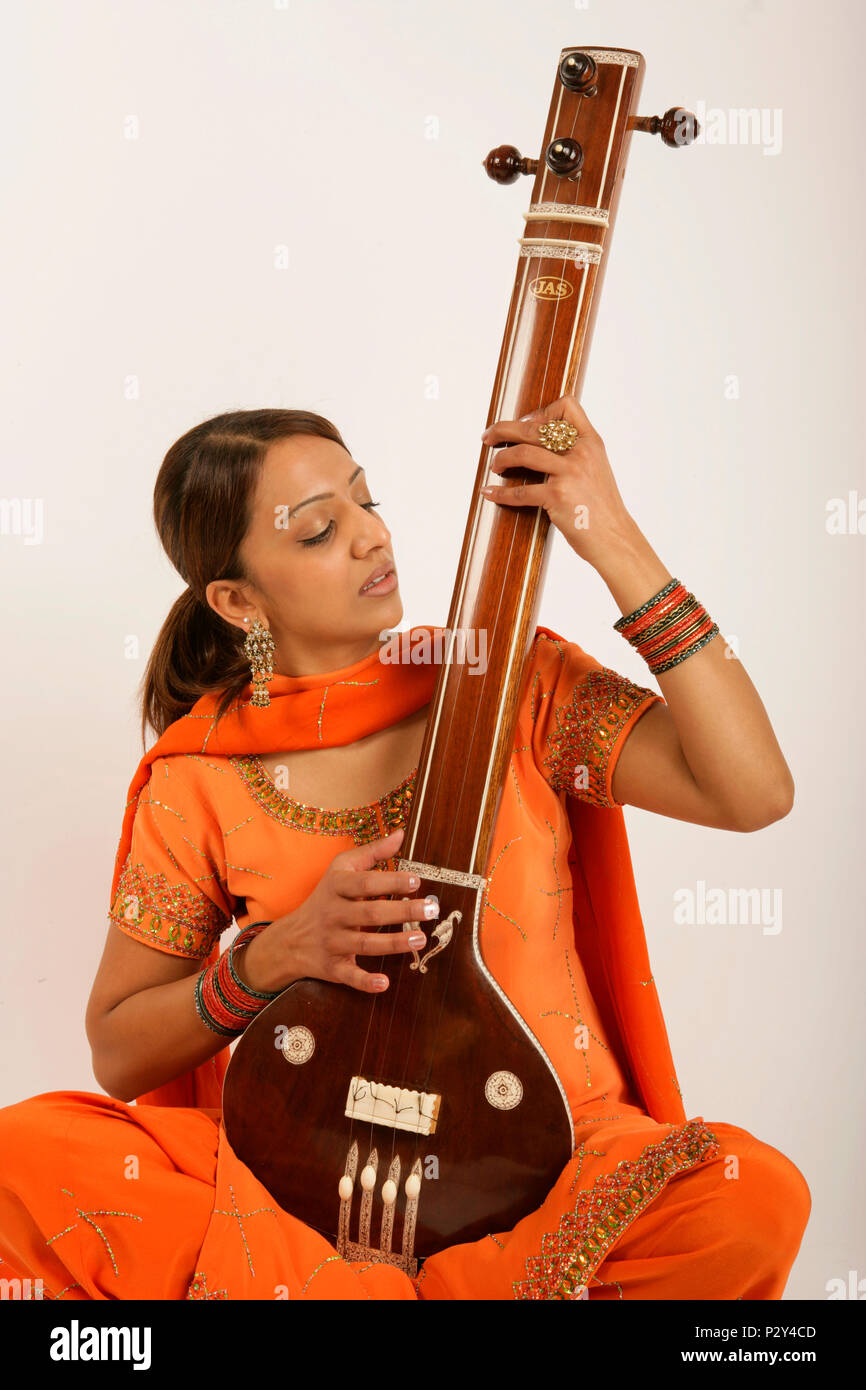 Tanpura, Indian drone string instrument Stock Photo - Alamy