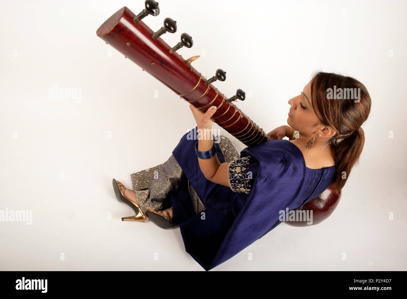 Indian sitar player, with sitar hires stock photography and images Alamy