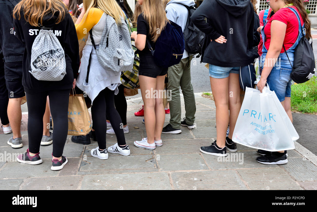 Primark paper carrier bag hires stock photography and images Alamy