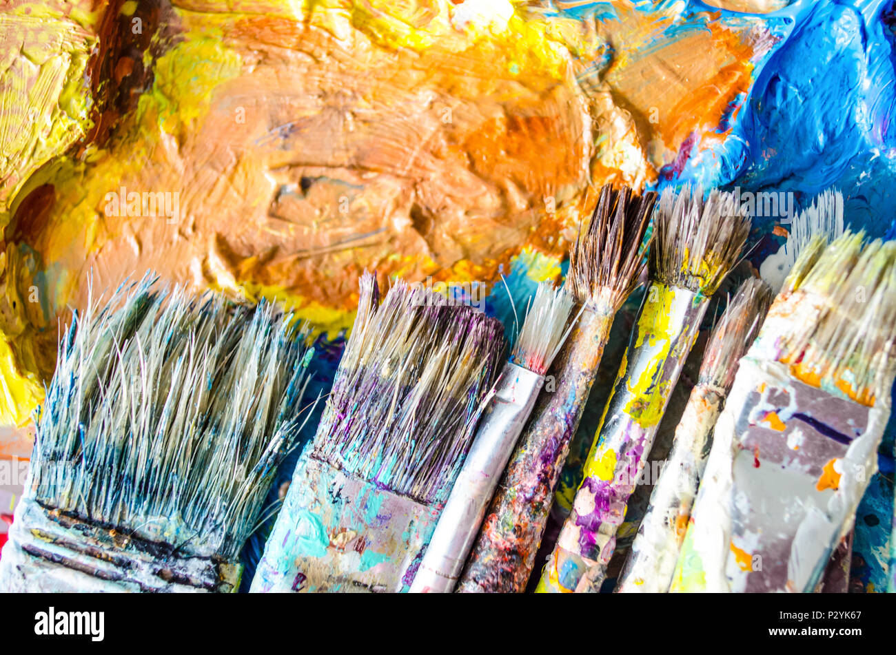 Artist paint brushes and palette. Old brushes. Close up Stock Photo Alamy