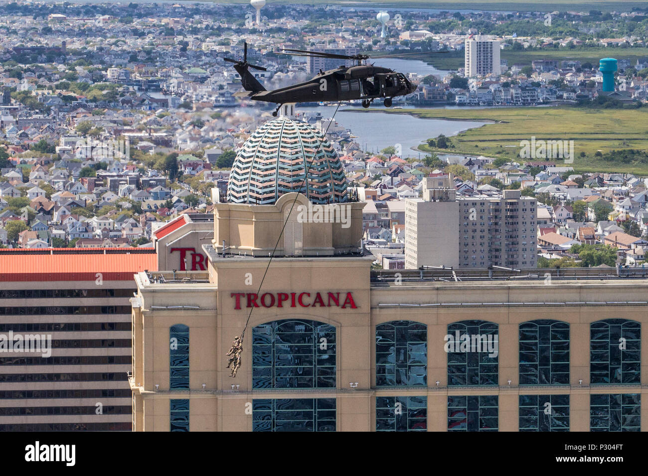 UH-60 Black Hawks with the 1-150th Assault Helicopter Battalion, New Jersey Army National Guard, lift Tactical Air Control Party Airmen with the 227th Air Support Operations Squadron, New Jersey Air National Guard, after presenting a Special Purpose Insertion Extraction (SPIES) demonstration at the 2016 Atlantic City Airshow above the Atlantic City, N.J., boardwalk Aug. 17, 2016. SPIES is used for extracting special operations personnel when an aircraft cannot land. The 1-150th is located at Joint Base McGuire-Dix-Lakehurst while the 227th is located at the Atlantic City Air National Guard Bas Stock Photo