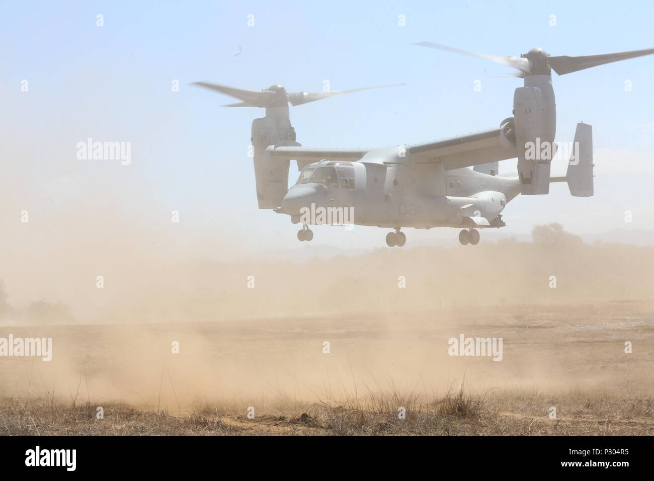 An MV-22B Osprey with Marine Medium Tiltrotor Squadron 161 takes off from a simulated combat zone during a casualty evacuation exercise aboard Marine Corps Base Camp Pendleton, Calif., Aug. 17. Marines with VMM-161 conducted the exercise in support of 5th Battalion, 11th Marines, in order to increase proficiency in conducting CAS EVACS. (U.S. Marine Corps photo by Pfc. Jake M. T. McClung/Released) Stock Photo