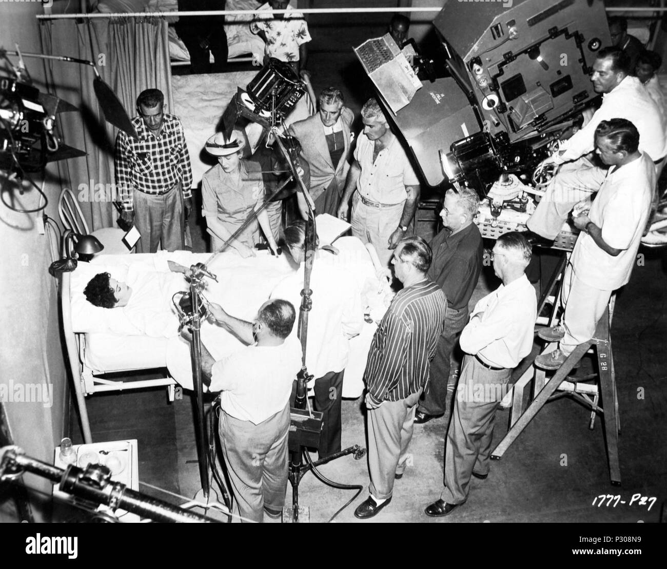 Original Film Title: FOXFIRE.  English Title: FOXFIRE.  Film Director: JOSEPH PEVNEY.  Year: 1955.  Stars: JOSEPH PEVNEY; JANE RUSSELL. Credit: UNIVERSAL PICTURES / Album Stock Photo