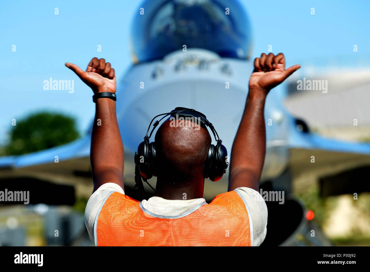 20th aircraft maintenance squadron crew chief hi-res stock photography ...