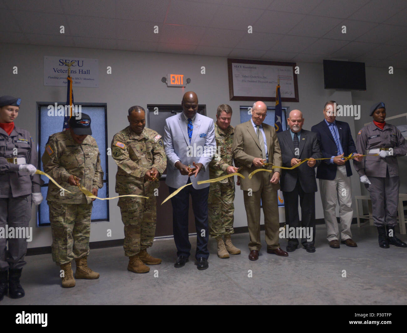 NEW LONDON, N.C. North Carolina National Guard Soldiers, Community