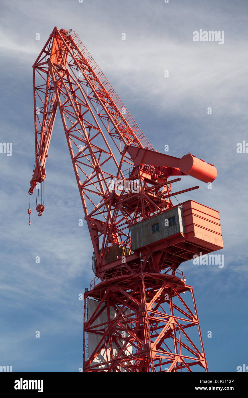 Dock side heavy lifting crane for loading and unloading cargo from
