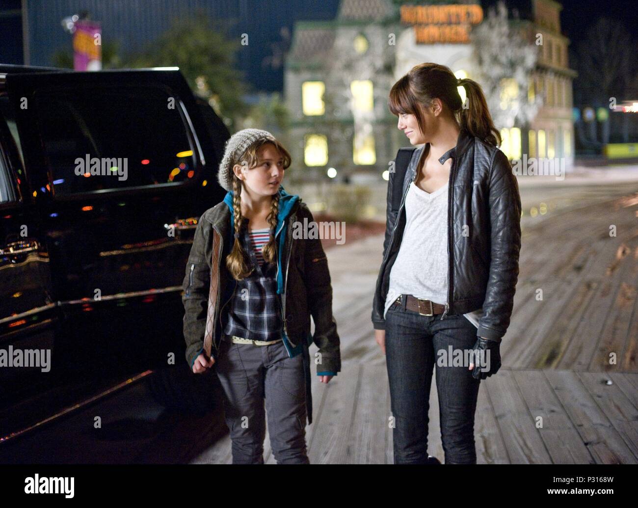 Original Film Title: ZOMBIELAND.  English Title: ZOMBIELAND.  Film Director: RUBEN FLEISCHER.  Year: 2009.  Stars: ABIGAIL BRESLIN; EMMA STONE. Credit: COLUMBIA PICTURES / Album Stock Photo