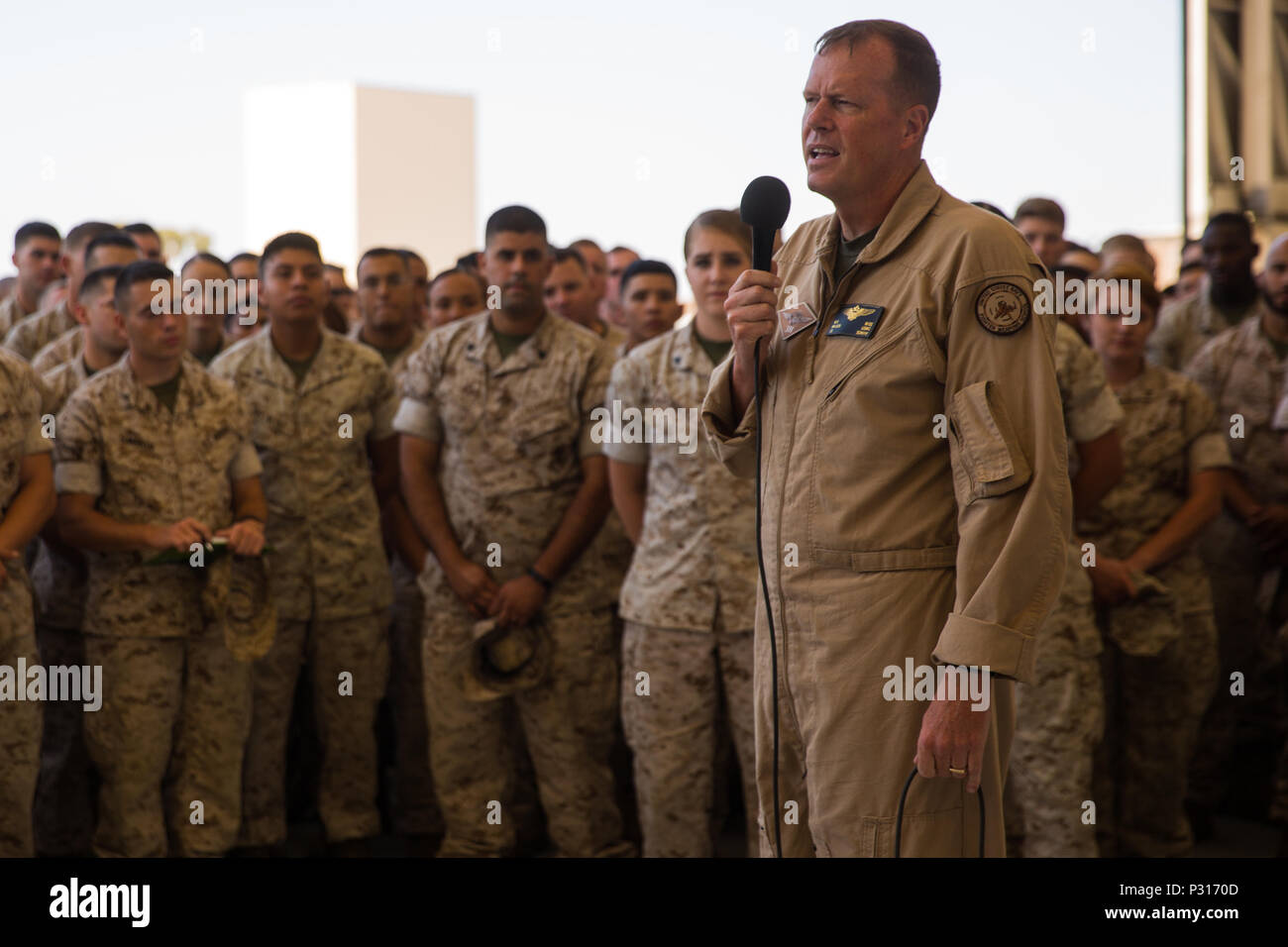 Maj. Gen. Mark Wise, 3rd Marine Aircraft Wing commanding general, speaks to Marines with Marine Aircraft Group 11 during a one-day “reset” aboard Marine Corps Air Station Miramar, Calif., Aug. 9. During the reset, units across 3rd MAW suspended nearly all air field and shop operations to develop plans and improve their section’s operational readiness. (U.S. Marine Corps photo by Sgt. Lillian Stephens/Released) Stock Photo