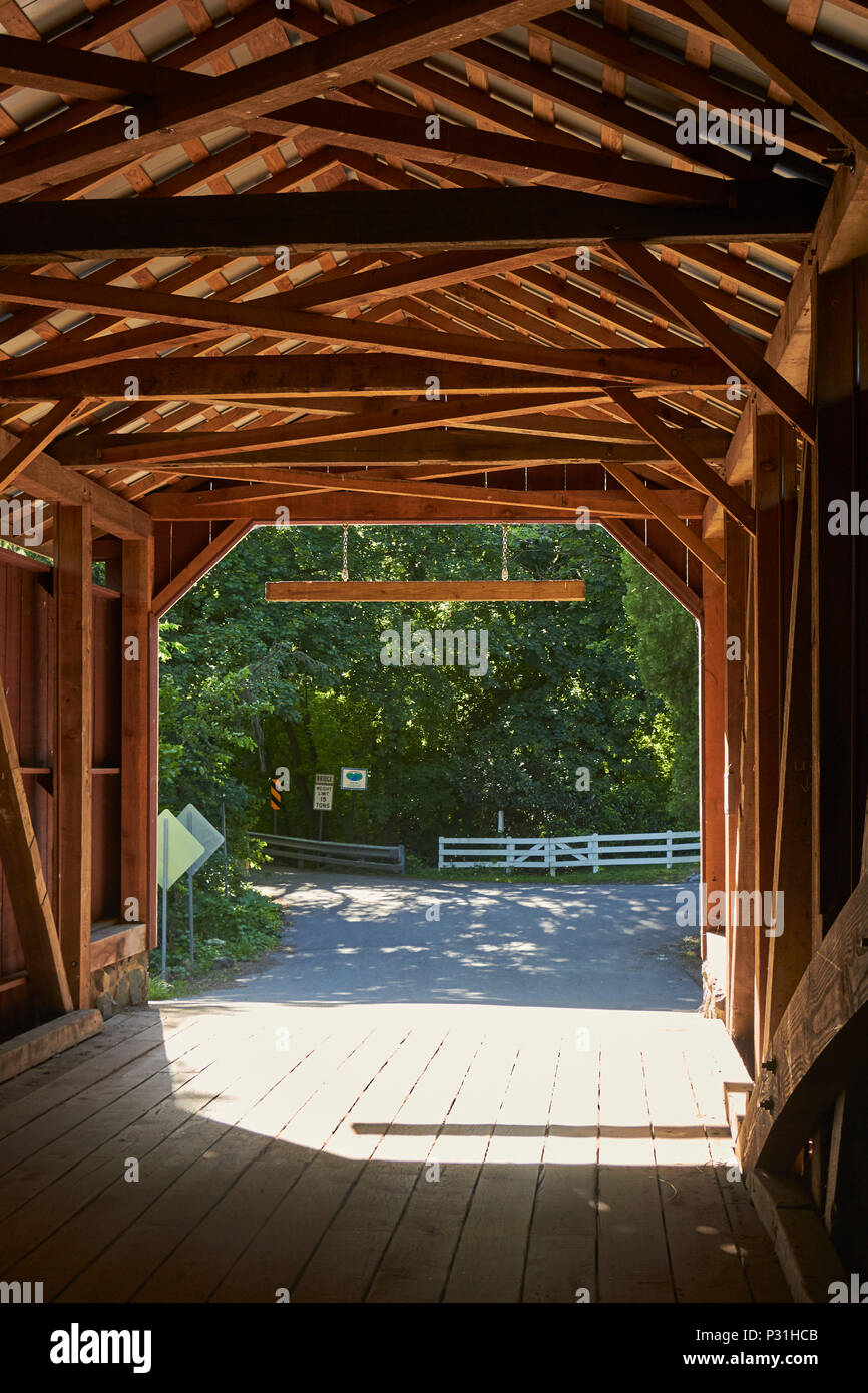 The Amish Covered Bridge, Amish Country, Lancaster County, Pennsylvania, USA Stock Photo