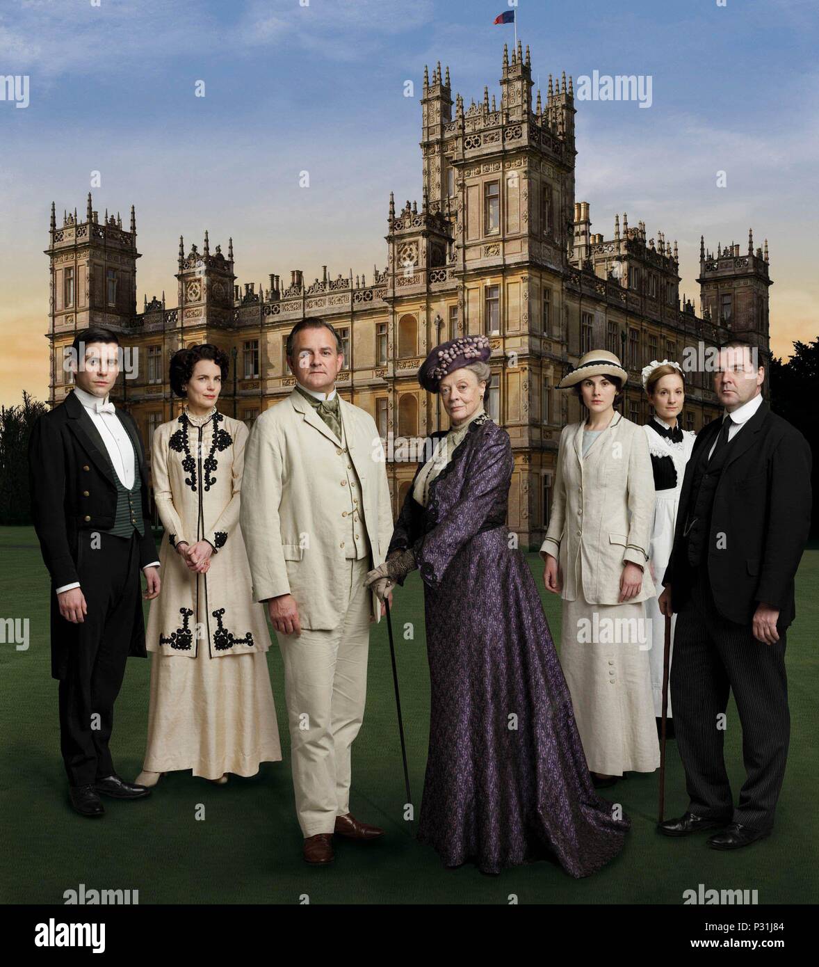 Original Film Title: DOWNTON ABBEY.  English Title: DOWNTON ABBEY.  Film Director: JULIAN FELLOWES.  Year: 2010.  Stars: ELIZABETH MCGOVERN; MAGGIE SMITH; HUGH BONNEVILLE; MICHELLE DOCKERY; JOANNE FROGGATT; ROB JAMES-COLLIER; BRENDAN COYLE. Credit: CARNIVAL FILMS / Album Stock Photo