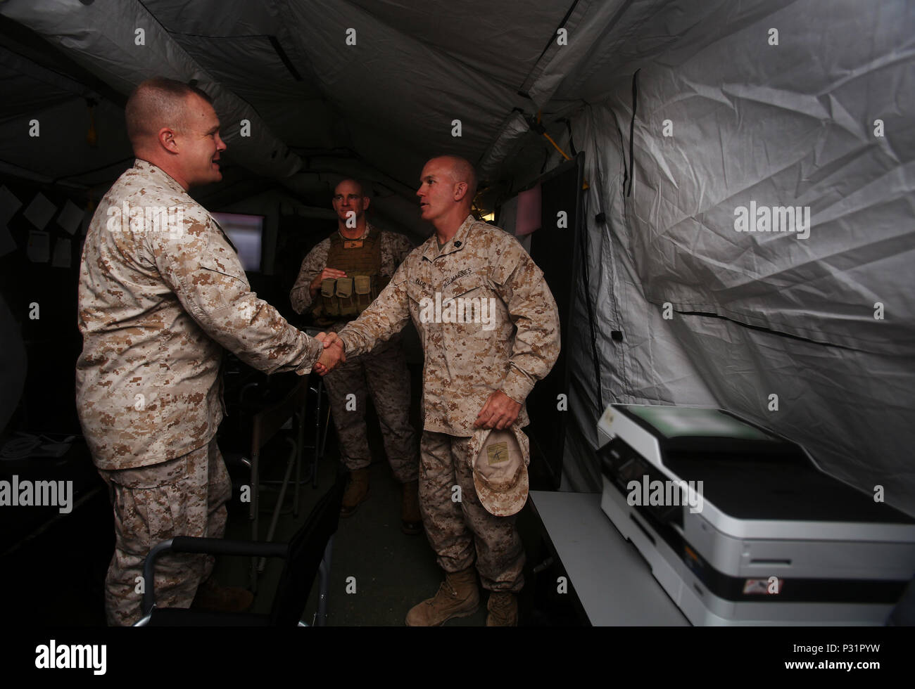 Us Marine Sgt Maj Bradley Kasal Shakes Hands With Master Sgt Keith