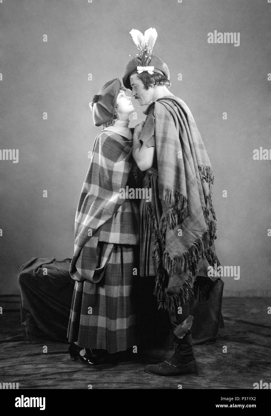 Original Film Title: ANNIE LAURIE.  English Title: ANNIE LAURIE.  Film Director: JOHN S. ROBERTSON.  Year: 1927.  Stars: LILLIAN GISH; NORMAN KERRY. Credit: METRO GOLDWYN MAYER / Album Stock Photo