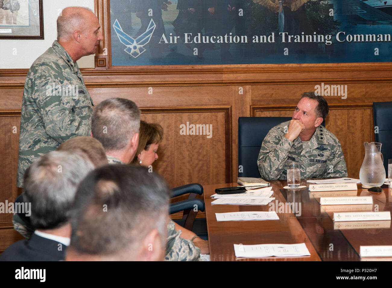 Air force recruitment hi-res stock photography and images - Page 9 