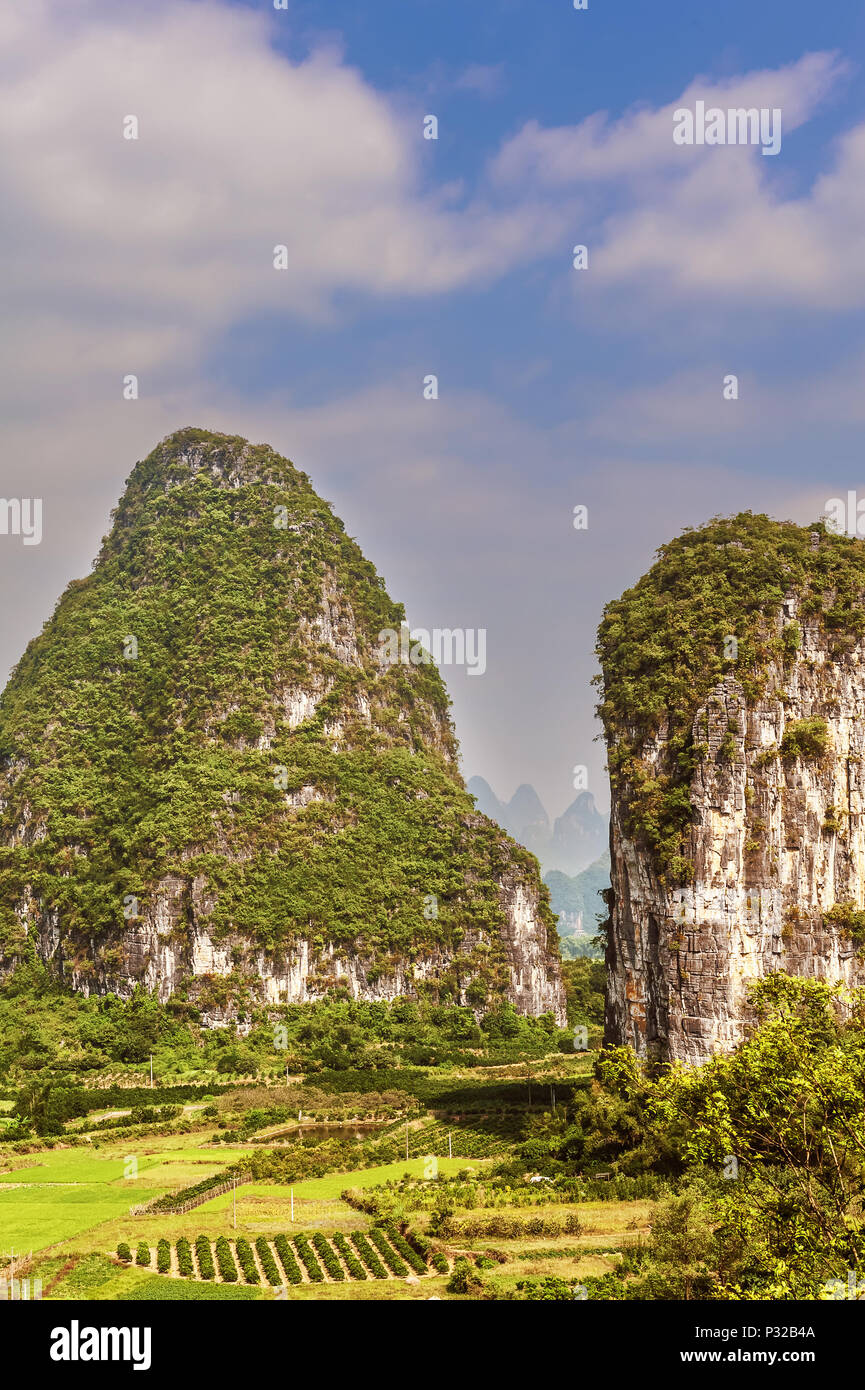Karst mountains of guilin hi-res stock photography and images - Alamy
