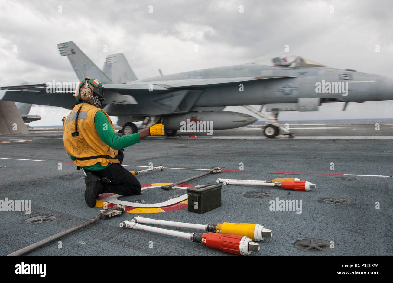 160824-N-XI307-160 ATLANTIC OCEAN (Aug. 24, 2016) Aviation Boatswain's Mate (Equipment) 2nd Class Jene Maxwell gives a thumbs up  during the launch of an F/A-18D Super Hornet attached to the 'Gladiators' of Strike Fighter Squadron (VFA) 106 on the fight deck of the aircraft carrier USS George H.W. Bush (CVN 77). GHWB is underway conducting training and qualifications in preparation for a 2017 deployment. (U.S. Navy photo by Mass Communication Specialist 2nd Class Ryan Seelbach/Released) Stock Photo