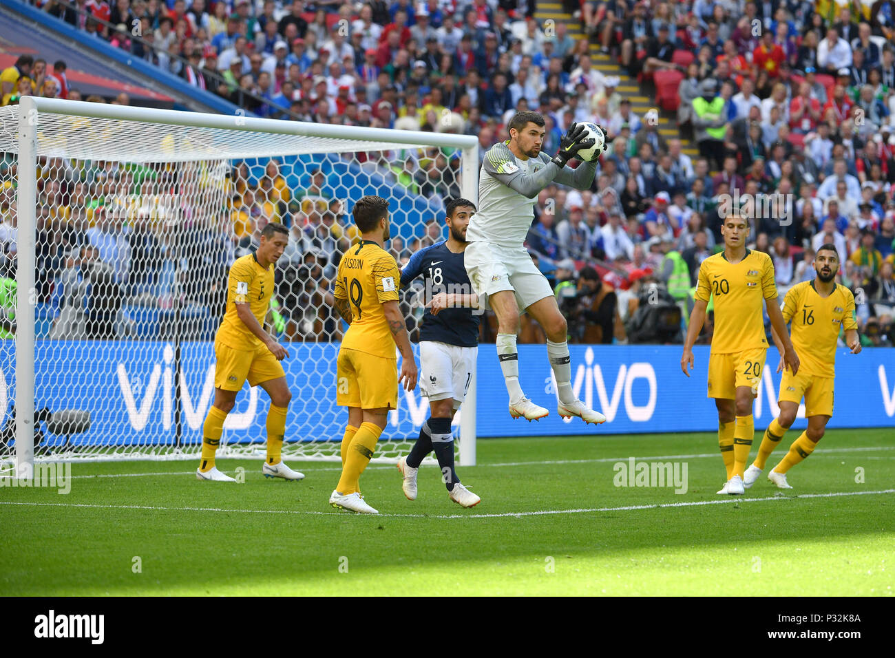 Kazan, Russia. 16th June, 2018. goalie Mathew RYAN (AUS) parries a ball, penalty area scene.Action, parade. France (FRA) -Australia (AUS) 2-1, Preliminary Round, Group C, Game 5, on 16.06.2018 in Kazan, Kazan Arena. Football World Cup 2018 in Russia from 14.06. - 15.07.2018. | usage worldwide Credit: dpa/Alamy Live News Stock Photo