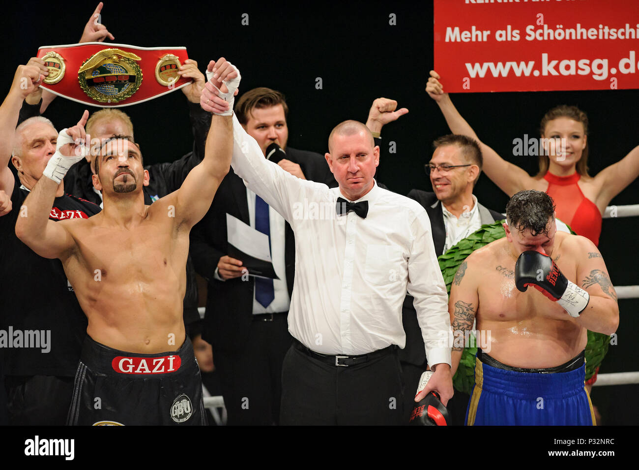 Karlsruhe, Deutschland. 17th June, 2018. Firat Arslan (GER) beat his opponent in the first seconds. GES/Boxing/Champions: Firat Arslan (GER) vs. Pascal Ndomba (TZA), 17.06.2018 - | usage worldwide Credit: dpa/Alamy Live News Stock Photo