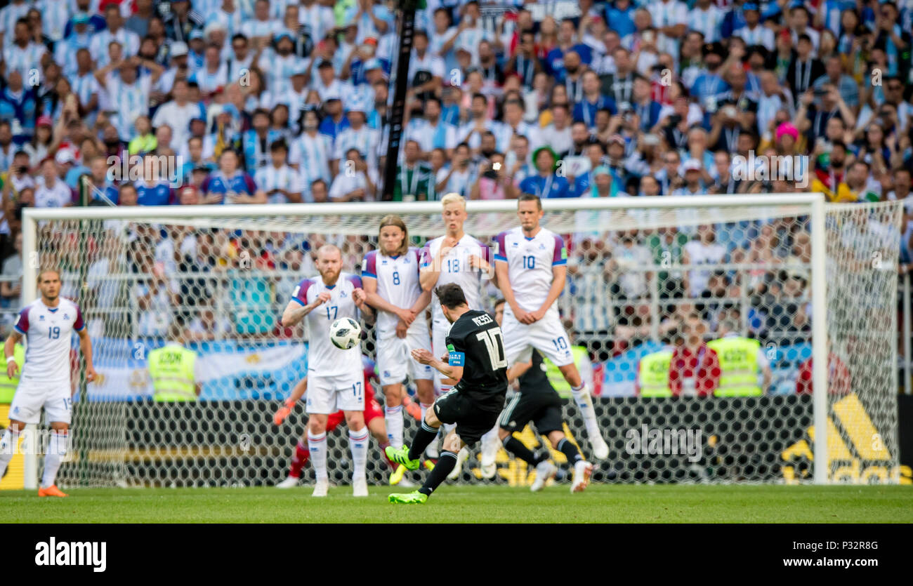 Messi Free Kick High Resolution Stock Photography And Images Alamy