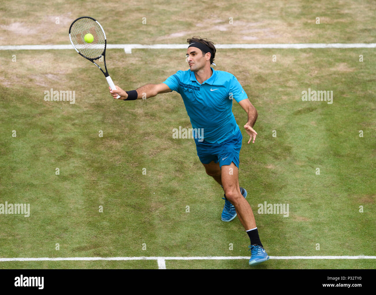 Stuttgart, Deutschland. 17th June, 2018. Winner Roger Federer (SUI).  GES/Tennis/ATP: MercedesCup, 17.06.2018 Tennis ATP: MercedesCup, Stuttgart,  June 17, 2018 - | usage worldwide Credit: dpa/Alamy Live News Stock Photo -  Alamy