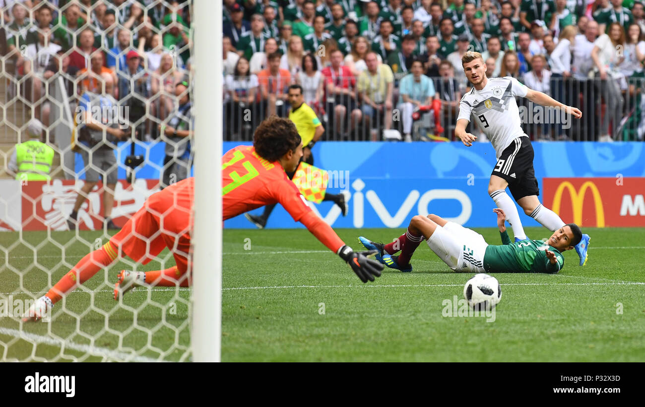 Moscow, Russia. 17th June, 2018. goalchance: left to right Guillermo Ochoa (Mexico), Hugo Ayala (Mexico), Timo Werner (Germany). GES/Football/World Cup 2018 Russia: Germany - Mexico, 17.06.2018 GES/Soccer/Football/Worldcup 2018 Russia: Germany vs Mexico, Moscow, June 17, 2018 | usage worldwide Credit: dpa/Alamy Live News Stock Photo