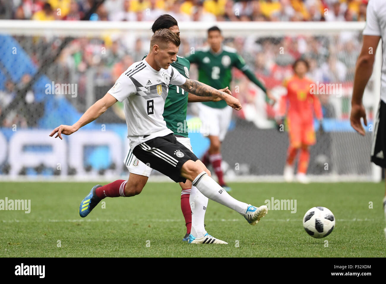 Moscow, Russia. 17th June, 2018. Toni Kroos (Germany, l.) Versus Carlos Vela (Mexico, r.). GES/Football/World Cup 2018 Russia: Germany - Mexico, 17.06.2018 GES/Soccer/Football/Worldcup 2018 Russia: Germany vs Mexico, Moscow, June 17, 2018 | usage worldwide Credit: dpa/Alamy Live News Stock Photo