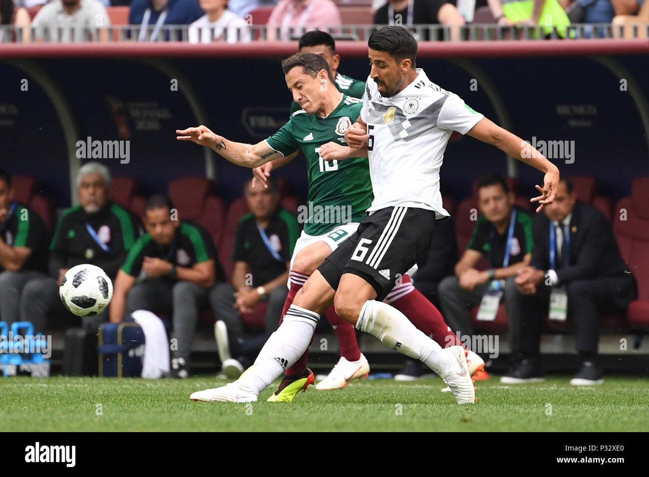 Moscow, Russia. 17th June, 2018. Andres Guardado (Mexico, l.) Versus Sami Khedira (Germany, r.). GES/Football/World Cup 2018 Russia: Germany - Mexico, 17.06.2018 GES/Soccer/Football/Worldcup 2018 Russia: Germany vs Mexico, Moscow, June 17, 2018 | usage worldwide Credit: dpa/Alamy Live News Stock Photo