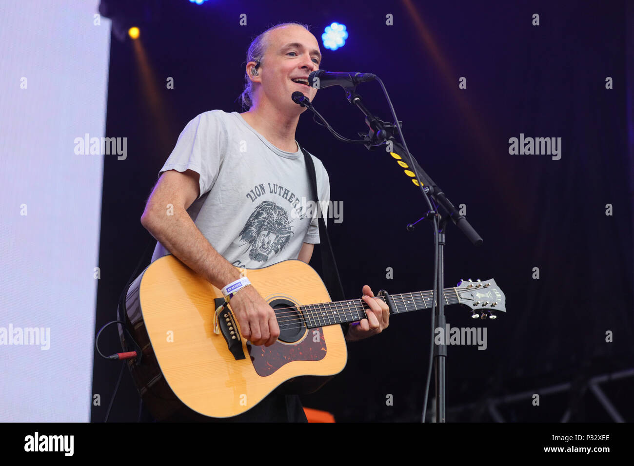 Norway, Oslo - June 17, 2018. The Scottish rock band Travis performs a live concert during the Norwegian music festival Piknik i Parken 2018 in Oslo. Here singer Fran Healy is seen live on stage. (Photo credit: Gonzales Photo - Stian S. Moller). Stock Photo