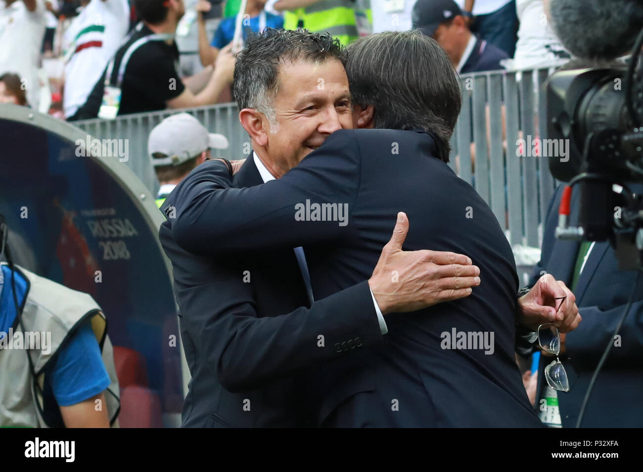 Moscow, Russia, 17 June 2018.GERMANY VS MEXICO - Juan Carlos Osorio greets Joachim Low during the match between Germany and Mexico valid for the 2018 World Cup held at the Lujniki Stadium in Moscow, Russia. (Photo: Ricardo Moreira/Fotoarena) Credit: Foto Arena LTDA/Alamy Live News Credit: Foto Arena LTDA/Alamy Live News Credit: Foto Arena LTDA/Alamy Live News Stock Photo