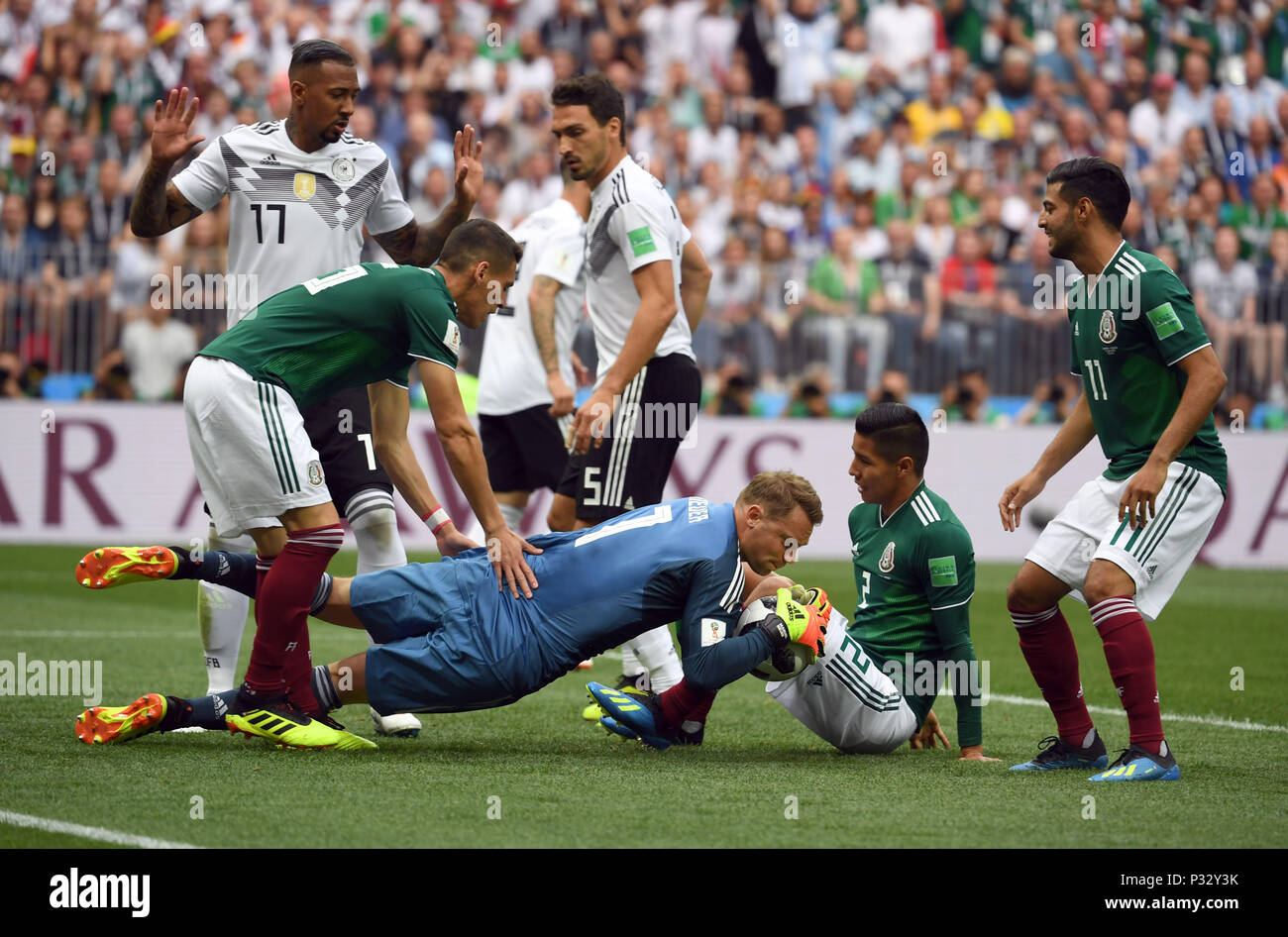 Moscow, Russia, 17 June 2018, , Soccer, FIFA World Cup, Group F, Matchday 1 of 3, Germany vs Mexico at the Luzhniki Stadium: Germany's goalkeeper Manuel Neuer (C) holds the ball in front of Hugo Ayala Castro (2-R) of Mexico, Carlos Vela (R) of Mexico and Jerome Boateng (top L) of Germany, Mats Hummels (C top) of Germany. Photo: Federico Gambarini/dpa Credit: dpa picture alliance/Alamy Live News Credit: dpa picture alliance/Alamy Live News Stock Photo