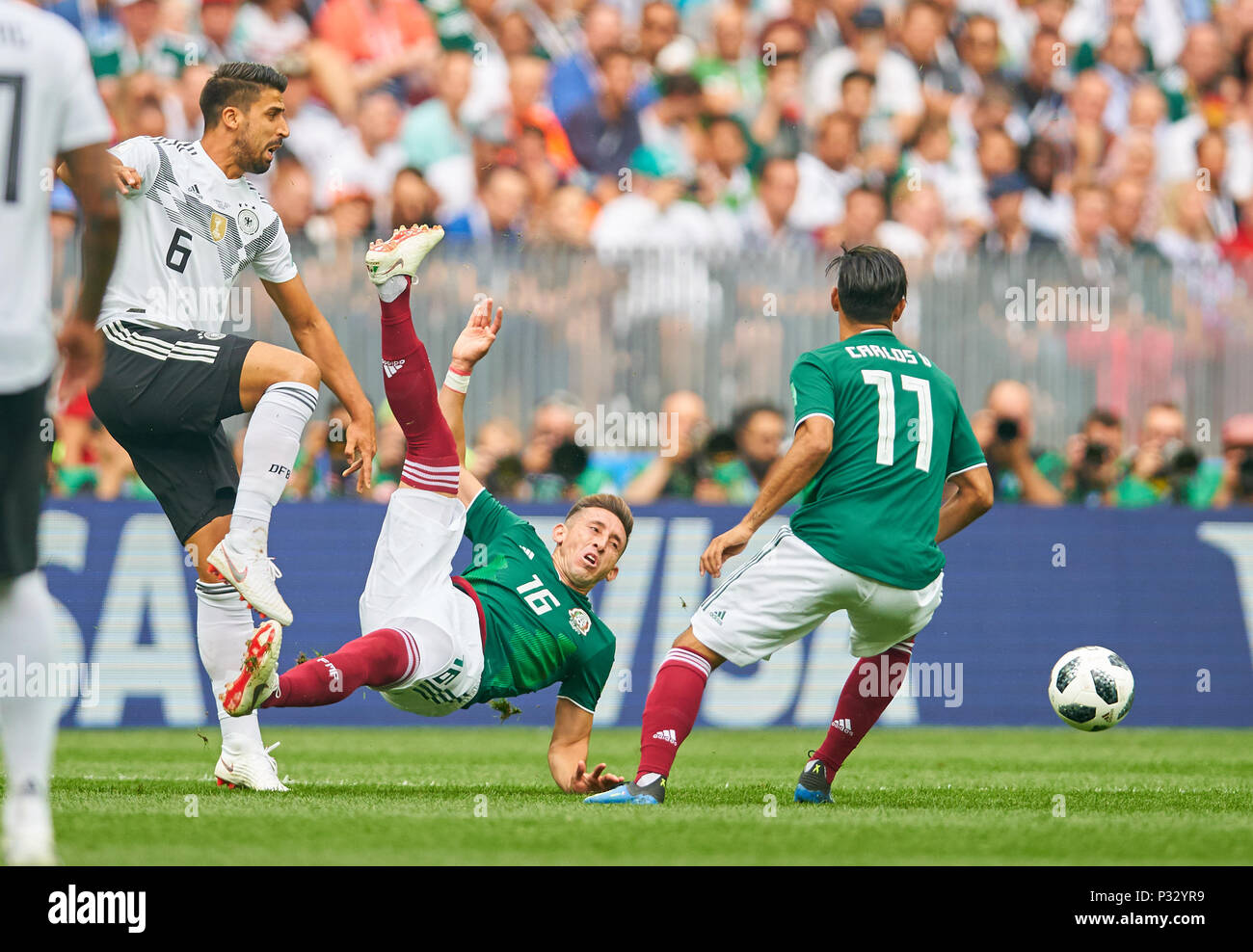 Moscow, Russia, 17 June 2018. Germany - Mexico, Soccer, Moscow, June 17, 2018 Sami KHEDIRA, DFB 6  compete for the ball, tackling, duel, header against Hector HERRERA, Mex 16 Carlos VELA, MEX 11  GERMANY - MEXICO FIFA WORLD CUP 2018 RUSSIA, Group F, Season 2018/2019,  June 17, 2018 L u z h n i k i Stadium in Moscow, Russia.  © Peter Schatz / Alamy Live News Stock Photo