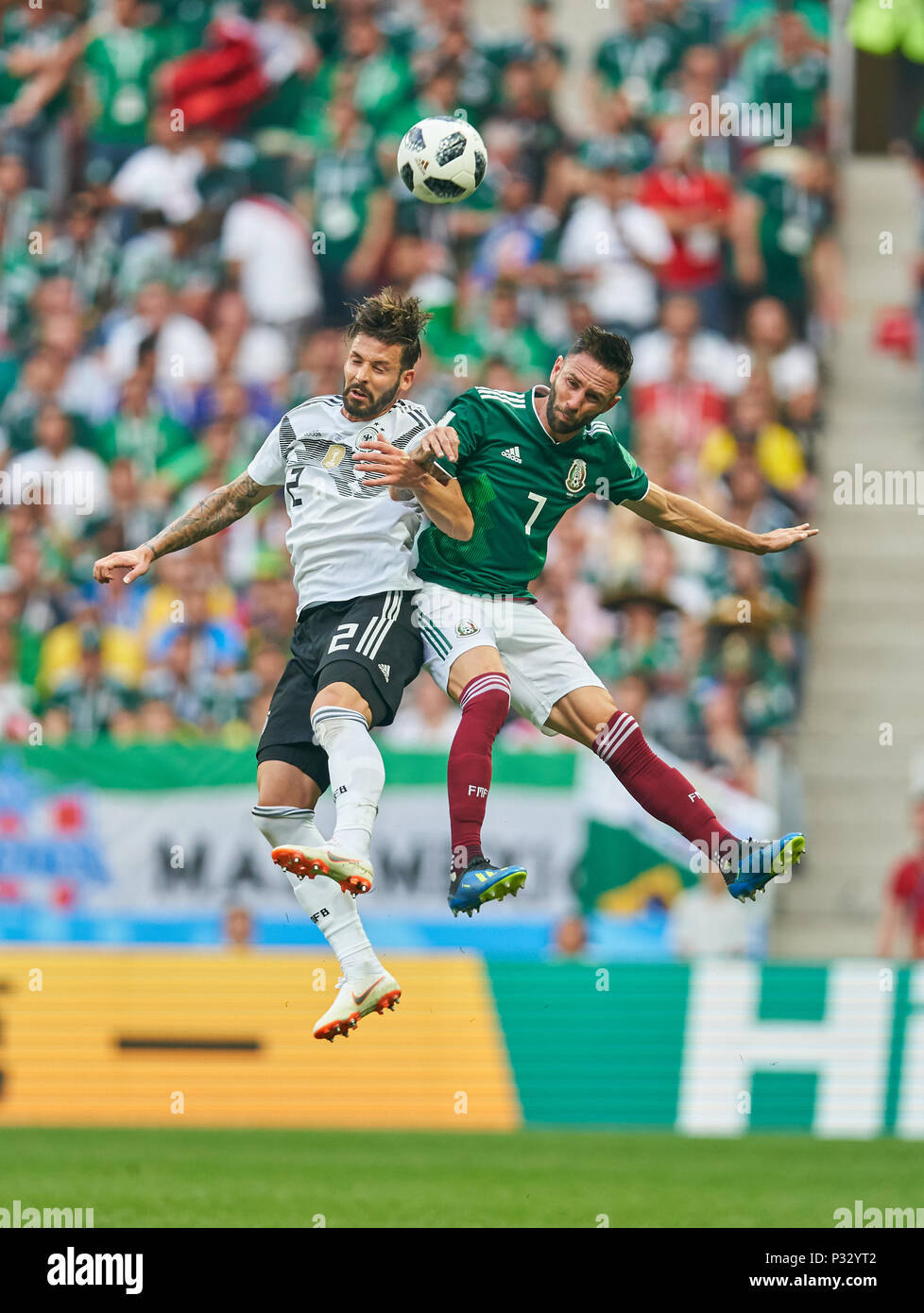 Moscow, Russia, 17 June 2018. Germany - Mexico, Soccer, Moscow, June 17, 2018 Marvin PLATTENHARDT, DFB 2  compete for the ball, tackling, duel, header against Miguel LAYUN, Mex 7  GERMANY - MEXICO FIFA WORLD CUP 2018 RUSSIA, Group F, Season 2018/2019,  June 17, 2018 L u z h n i k i Stadium in Moscow, Russia.  © Peter Schatz / Alamy Live News Stock Photo