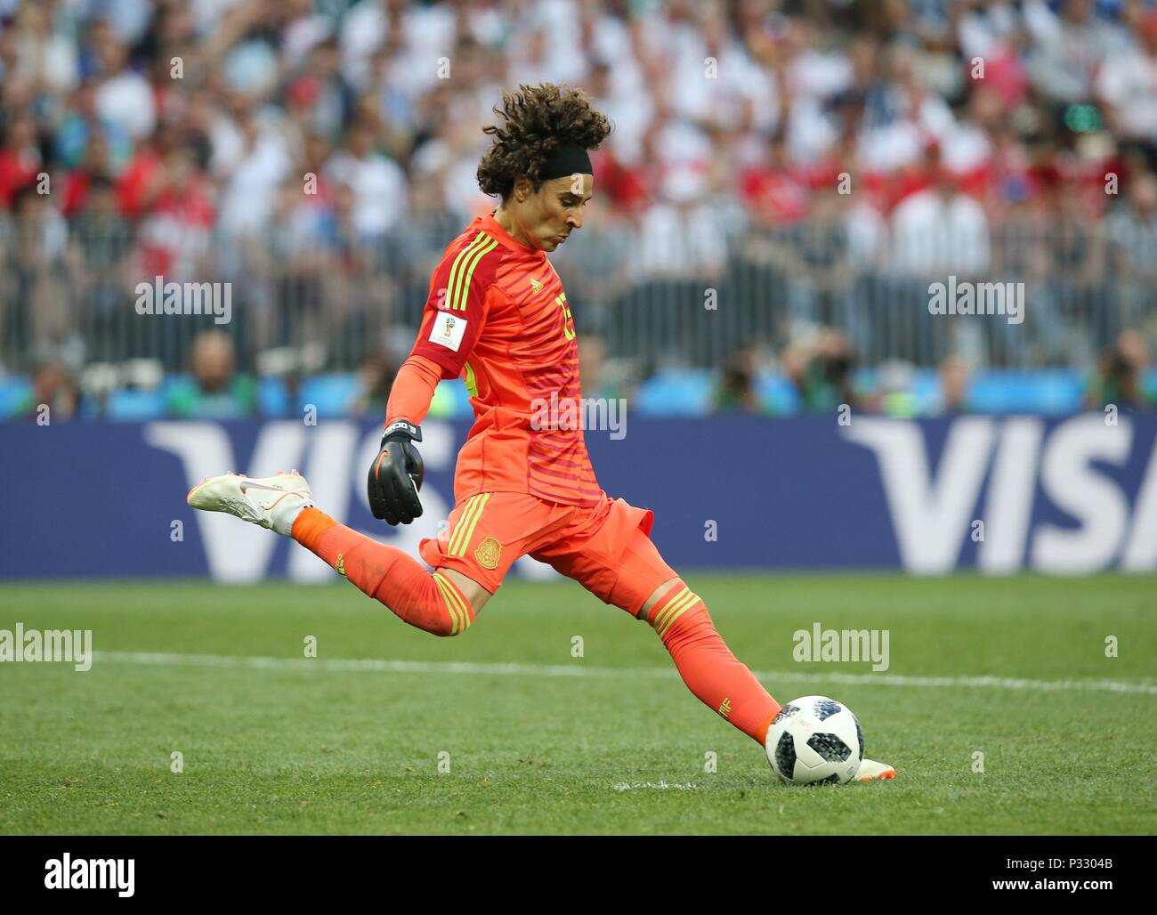 Moscow, Russland. 17th June, 2018. firo: 17.06.2018, Moscow, Football, Soccer,  Germany - Mexico, Mexico 0: 1 goalkeeper Guillermo Ochoa, MEX | usage worldwide Credit: dpa/Alamy Live News Stock Photo
