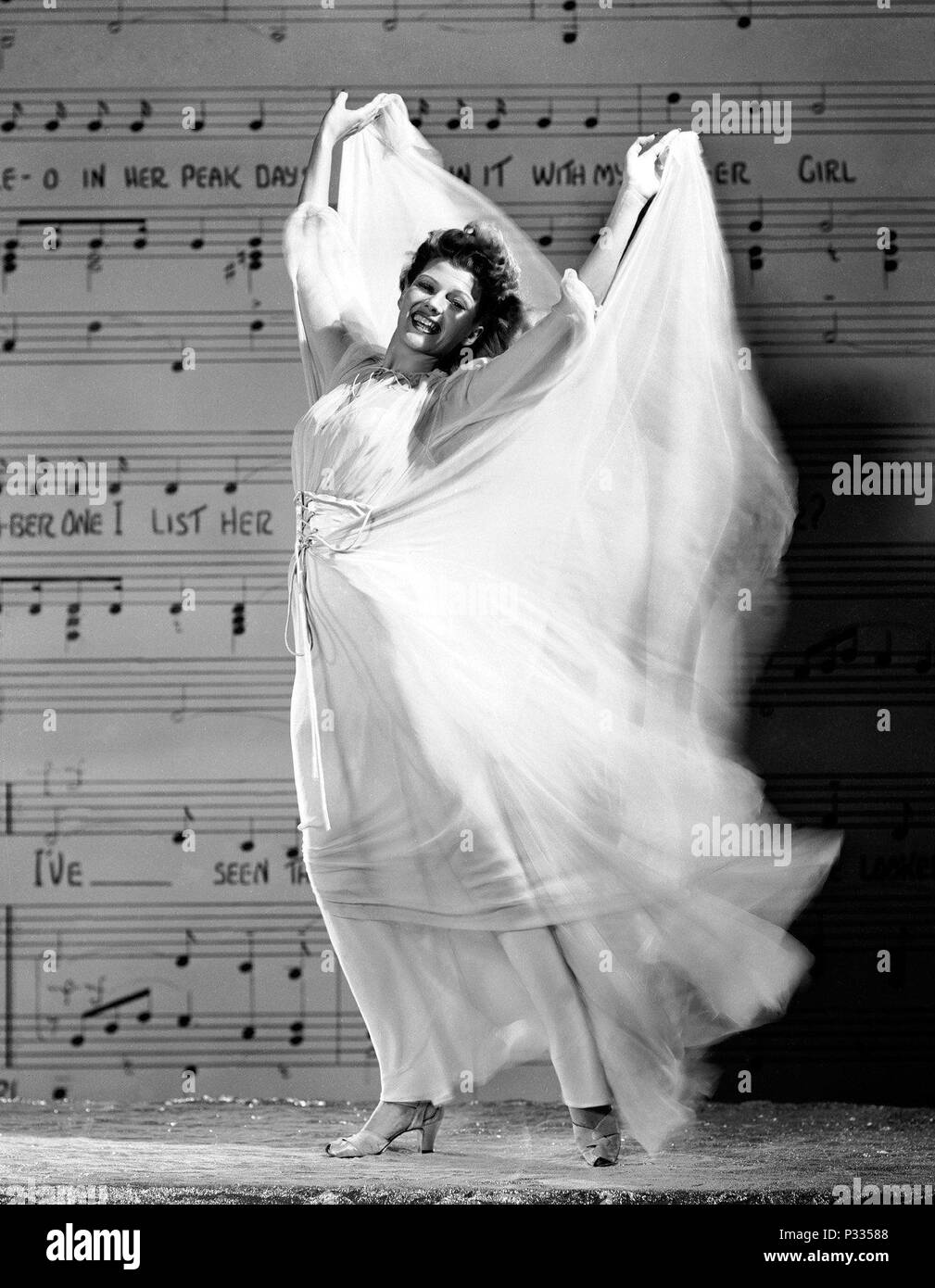 Original Film Title: COVER GIRL.  English Title: COVER GIRL.  Film Director: CHARLES VIDOR.  Year: 1944.  Stars: RITA HAYWORTH. Credit: COLUMBIA PICTURES / Album Stock Photo