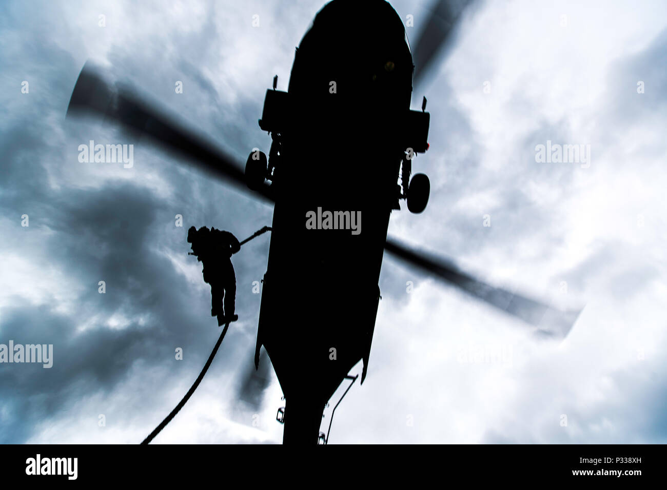 A special forces Soldier, 1st Battalion, 10th Special Forces Group fast ...