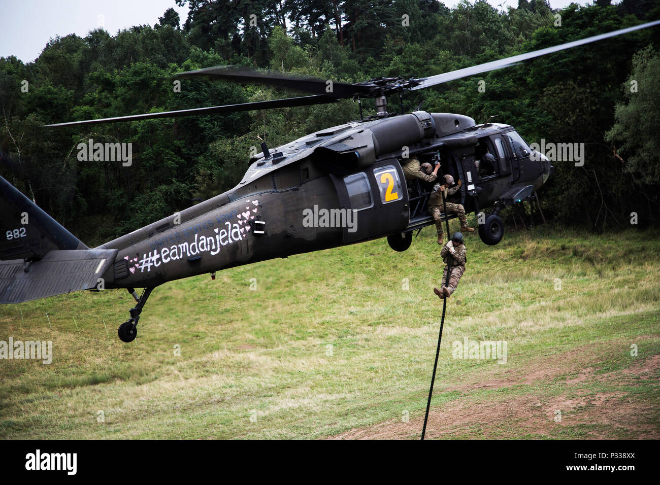 Colorado Army National Guard Soldiers fly #Teamdanjela on their UH-60 ...