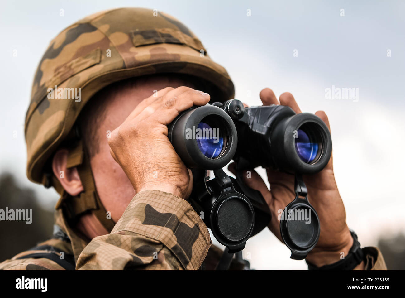 A Polish army soldier with 15th Mechanized Brigade, uses binoculars to conduct reconnaissance during a multinational training event for exercise Puma 2 with Battle Group Poland at Bemowo Piskie Training Area, Poland on June 14, 2018 as part of Saber Strike 18. This year's exercise, which runs from June 3-15, tests allies and partners from 19 countries on their ability work together to deter aggression in the region and improve each unit's ability to perform their designated mission. (U.S. Army photo by Spc. Hubert D. Delany III /22nd Mobile Public Affairs Detachment) Stock Photo