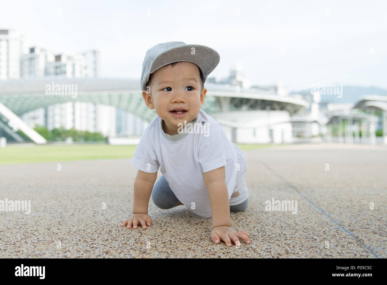 Asian baby crawl hi-res stock photography and images - Alamy