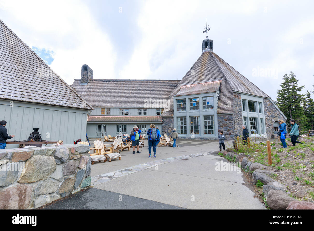 Timberline lodge hi-res stock photography and images - Alamy