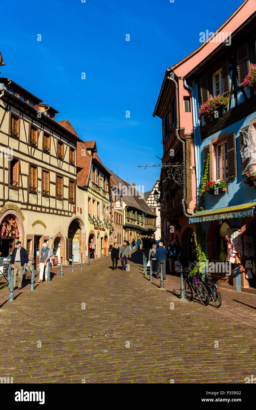 Old village house france hi-res stock photography and images - Page 45 -  Alamy
