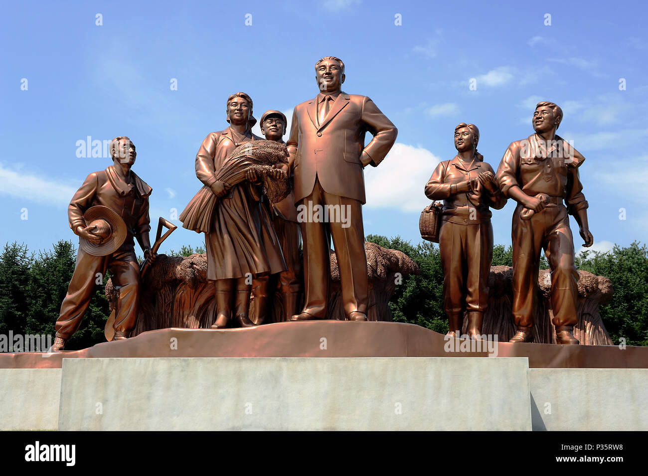 Nampo, North Korea, bronze statues around Kim Il-Sung Stock Photo