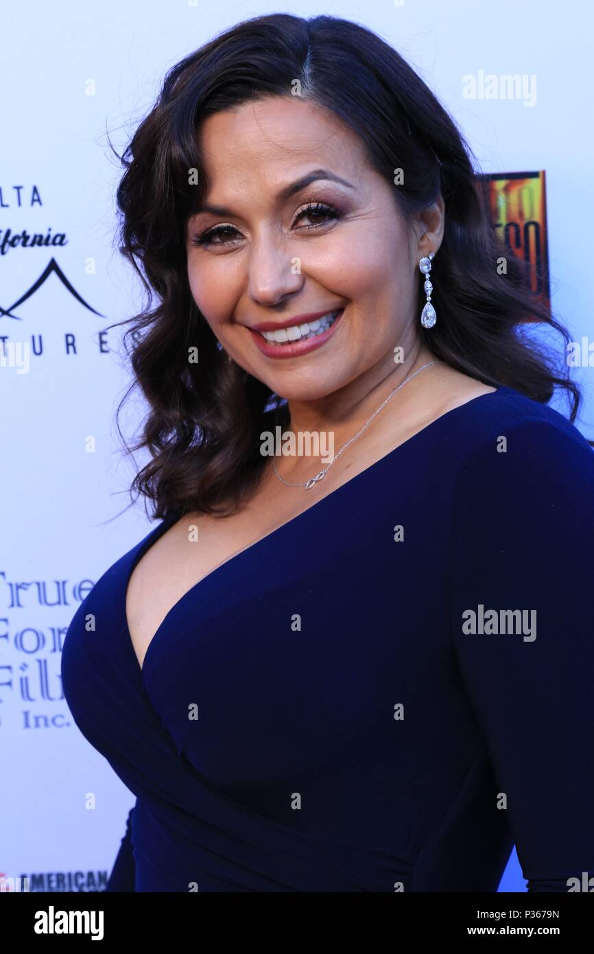 Apertura Showcase of 'El Contratista' - Arrivals Featuring: Yeniffer